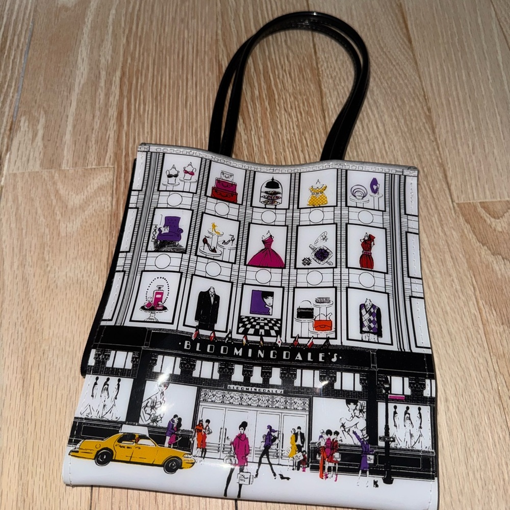 Bloomingdale's Graphic Tote Bag - Black and White